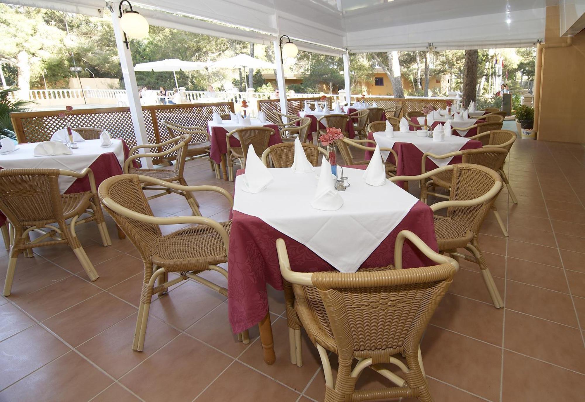 Ses Eufabietes Apartments & Restaurant Playa Migjorn Exterior photo