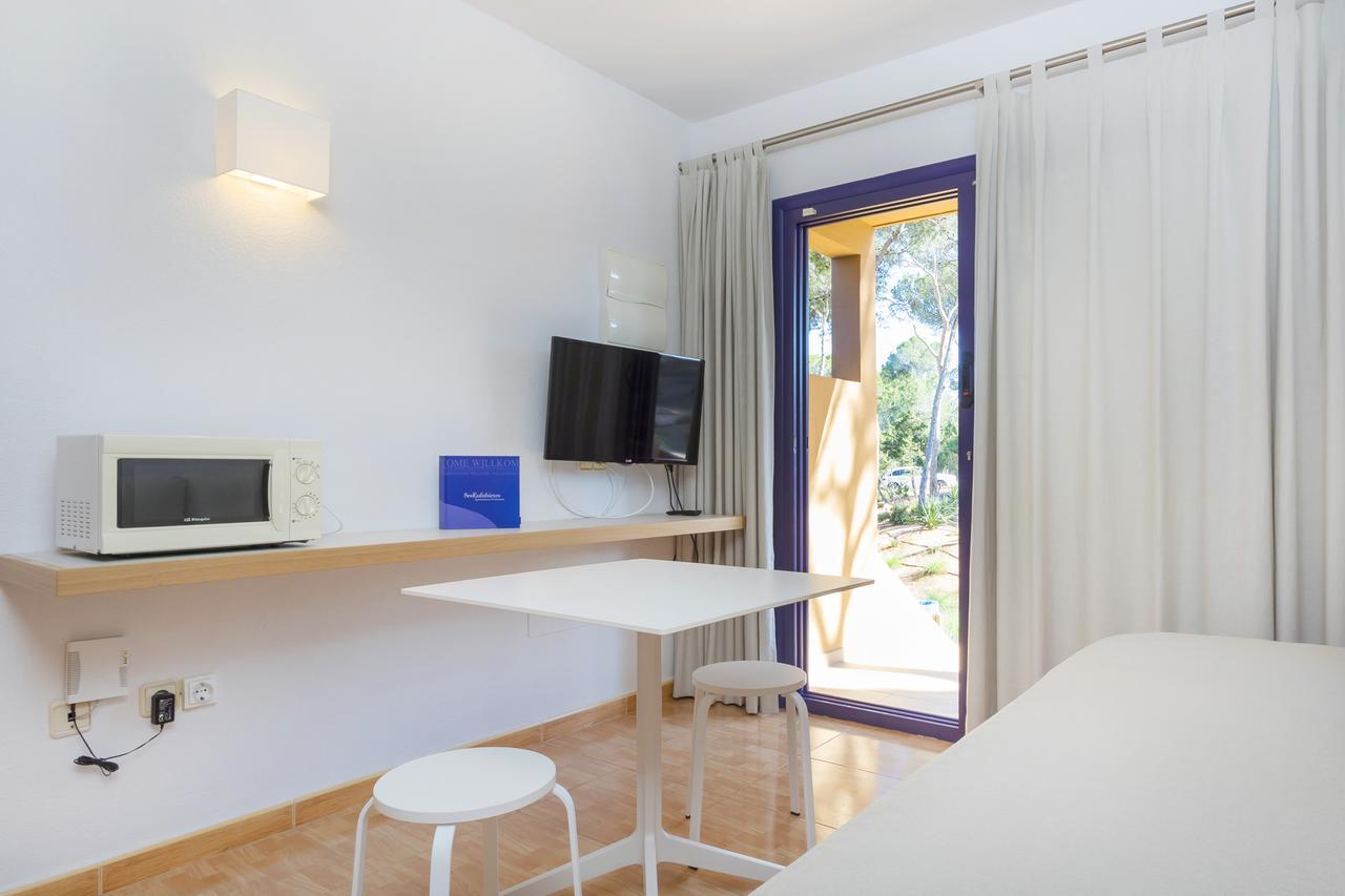 Ses Eufabietes Apartments & Restaurant Playa Migjorn Exterior photo
